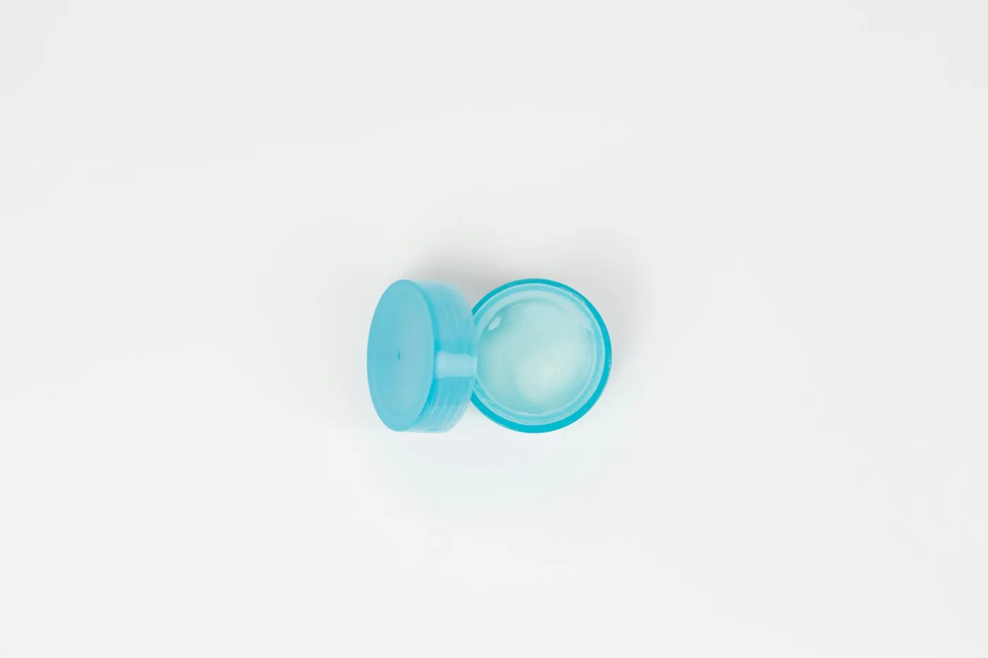 Estuche y solución para lentes de contacto